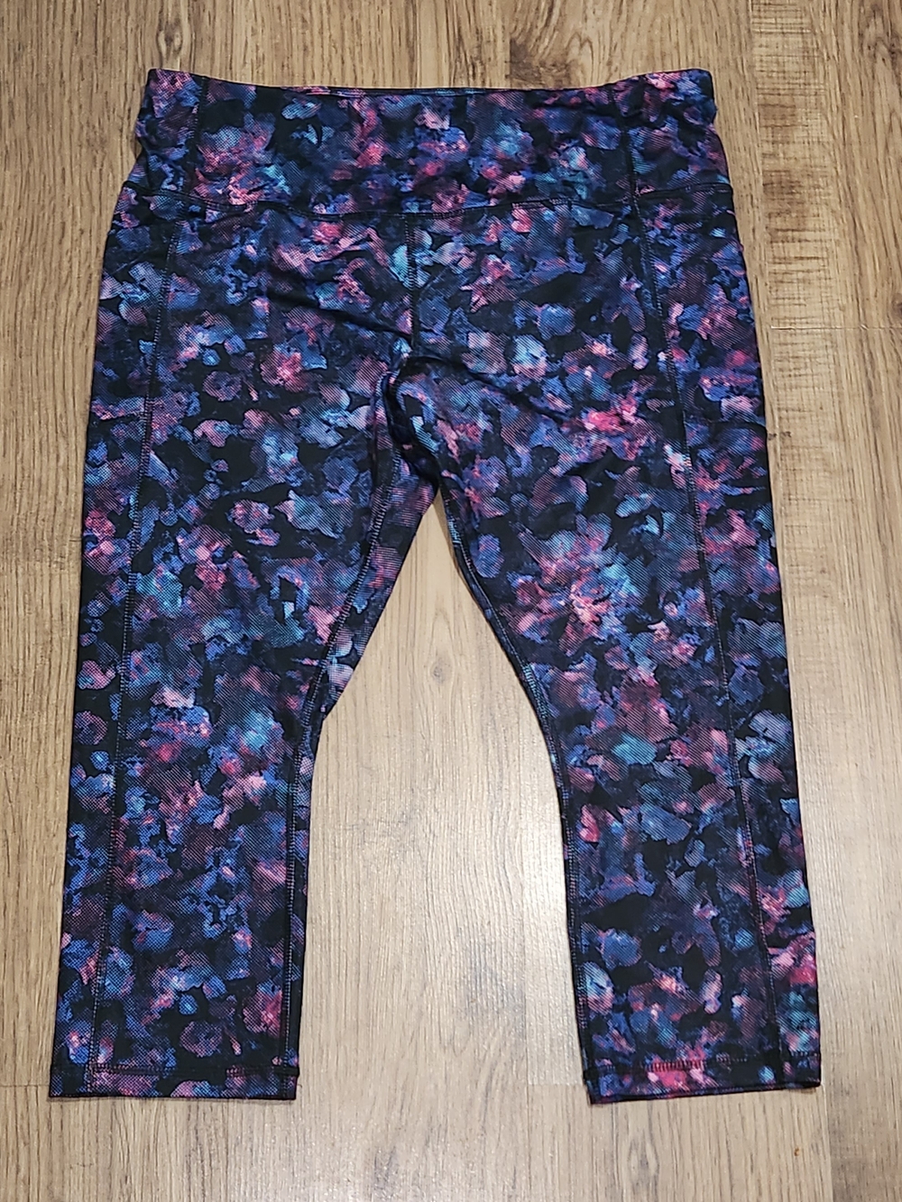 Avia Multicolor Floral Capri Leggings - Black, Pink & Blue